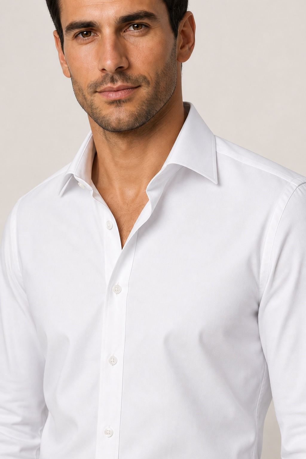 HADUR Camicia white dress shirt on a model, collar detail