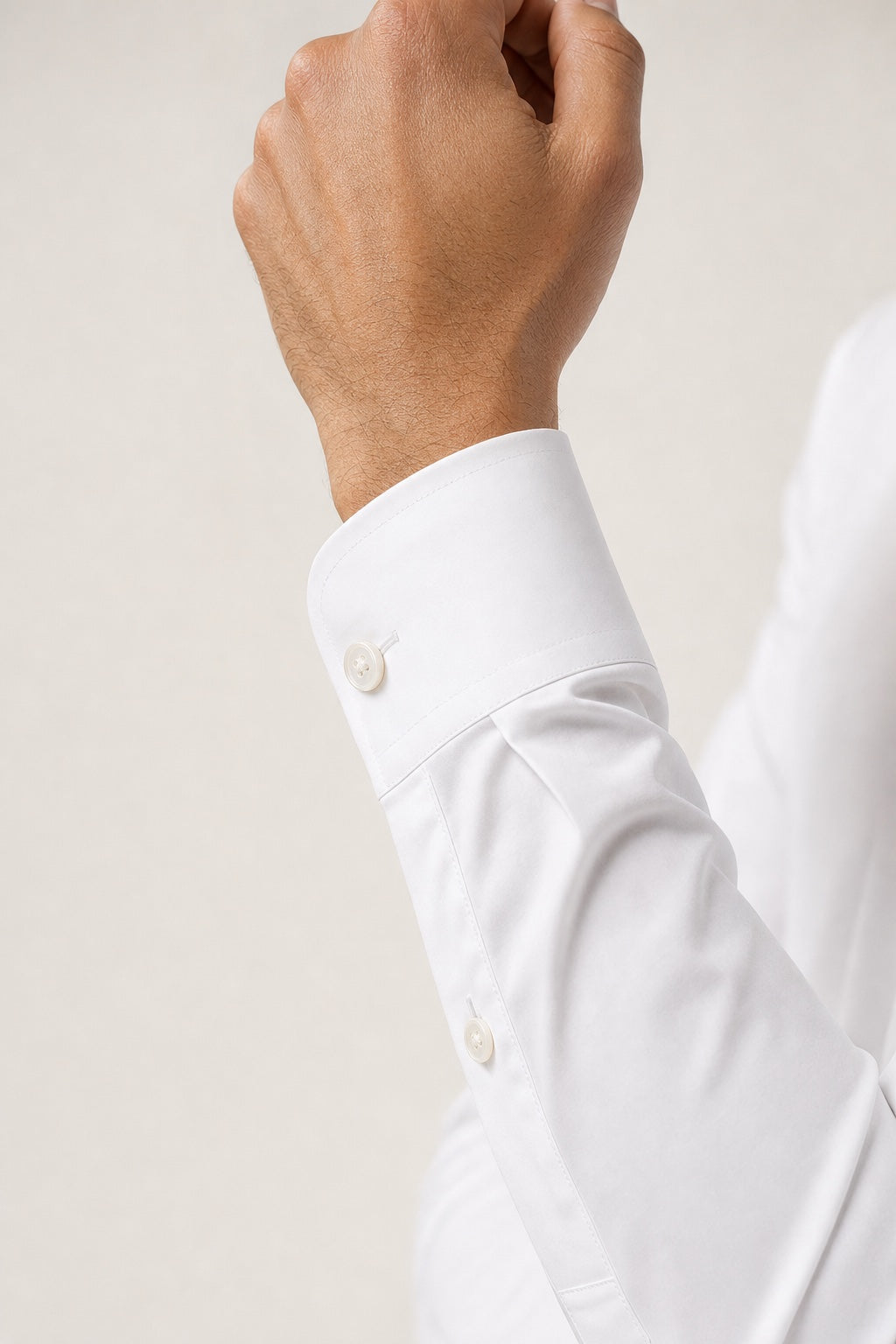 HADUR Raffinato white dress shirt on a model, cuff detail